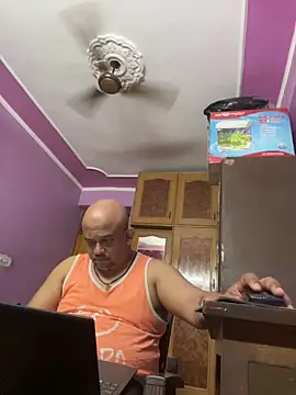 Snapshot of Dick_6inches chatting on 04/14/26, 02:34 Dick 6inches online show from 04/14/26, 02:34