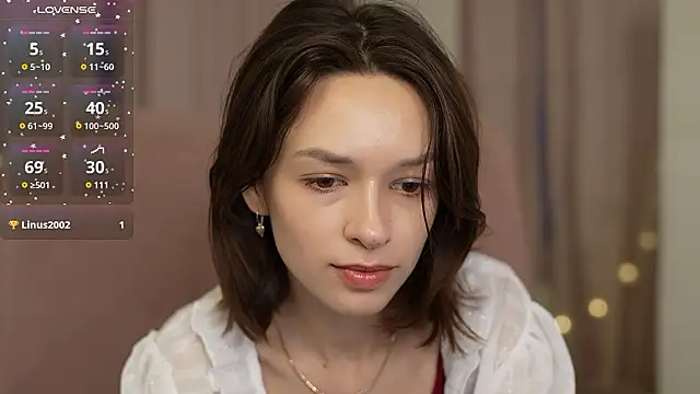 VivianLy  online show from 12/03/24, 10:39