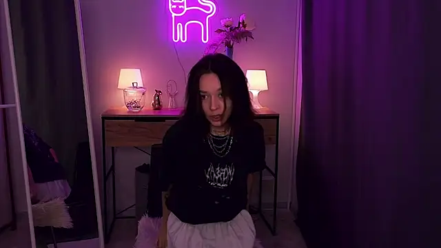 VivianLy  online show from 02/16/25, 09:26