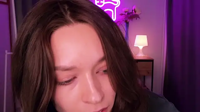 VivianLy  online show from 02/16/25, 12:32