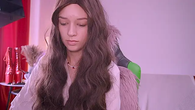 VivianLy  online show from 06/13/26, 08:34