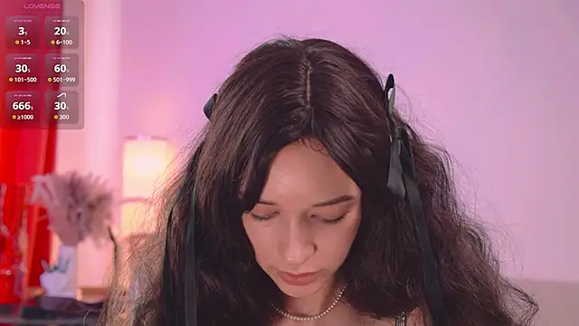 VivianLy  online show from 06/30/26, 11:11