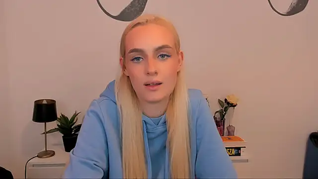 Snapshot of OliviaKisss chatting on 09/16/25, 06:42 OliviaKisss online show from 09/16/25, 06:42