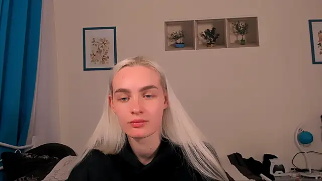 OliviaKisss online show from 05/18/26, 06:58