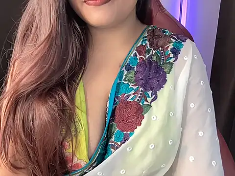 Snapshot of shanayaaa_1 chatting on 10/15/25, 08:09 shanayaaa 1 online show from 10/15/25, 08:09