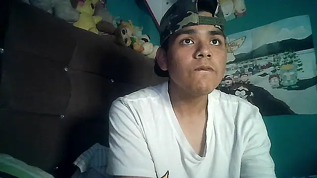 Snapshot of Valesh20 chatting on 10/18/25, 04:59 Valesh20 online show from 10/18/25, 04:59