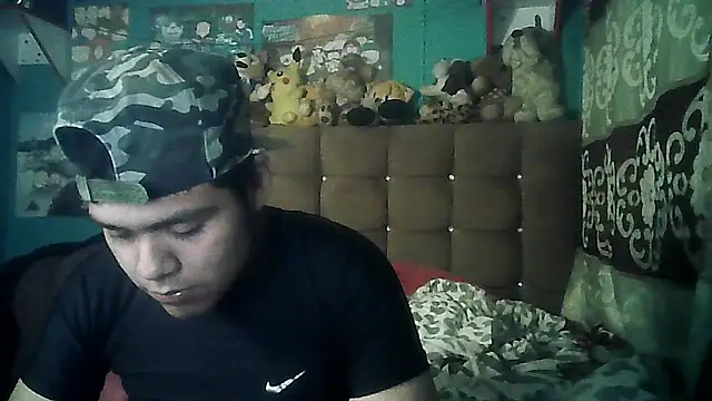 Snapshot of Valesh20 chatting on 11/07/25, 02:44 Valesh20 online show from 11/07/25, 02:44