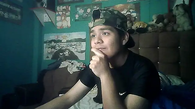 Snapshot of Valesh20 chatting on 11/18/25, 01:11 Valesh20 online show from 11/18/25, 01:11