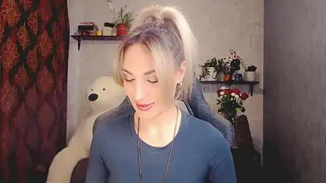 MillaXQueen online show from 03/10/25, 09:53