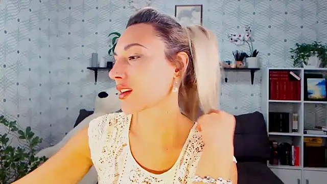 MillaXQueen online show from 10/15/25, 02:06