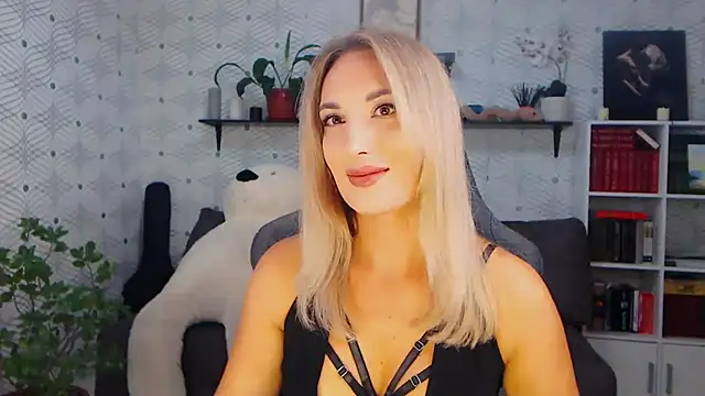 MillaXQueen online show from 07/28/26, 11:28
