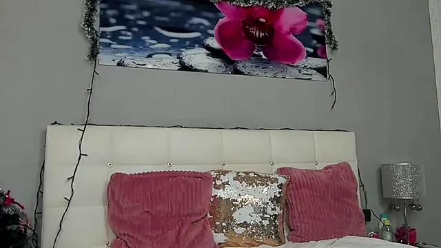 JuliaHunts online show from 12/31/24, 08:04
