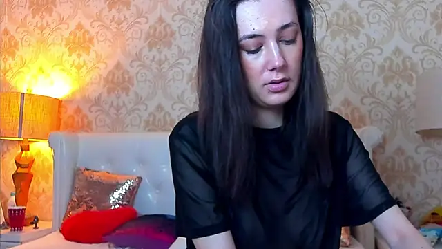 JuliaHunts online show from 06/06/26, 11:15