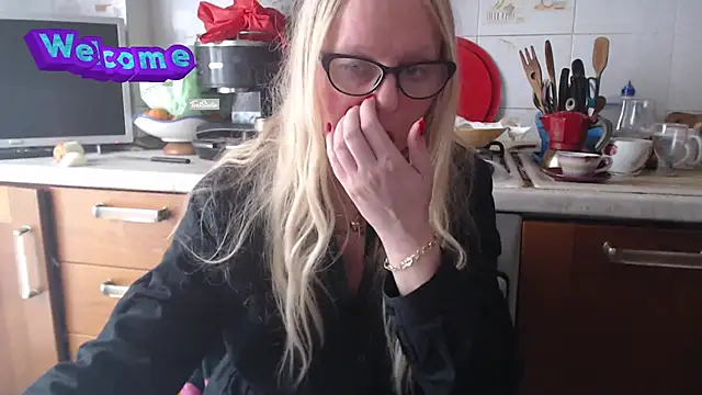 martachatte online show from 02/17/25, 02:04