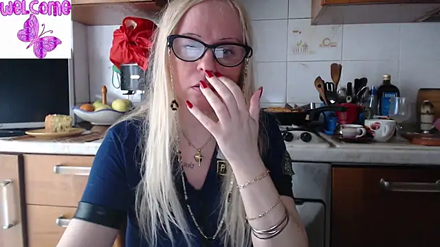martachatte online show from 03/10/25, 03:30