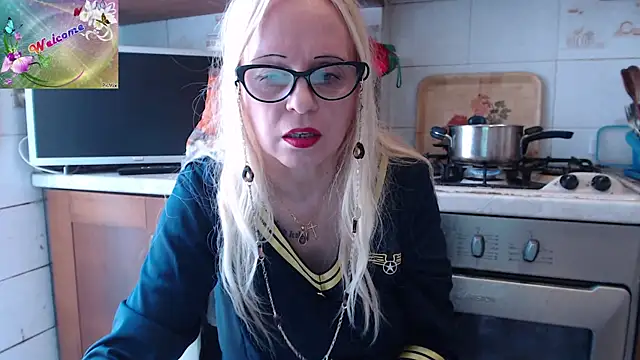 Snapshot of martachatte chatting on 09/20/25, 08:26 martachatte online show from 09/20/25, 08:26