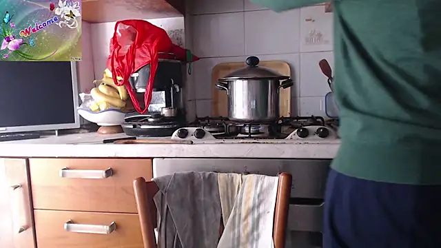 Snapshot of martachatte chatting on 10/24/25, 08:55 martachatte online show from 10/24/25, 08:55