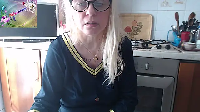 Snapshot of martachatte chatting on 11/08/25, 09:42 martachatte online show from 11/08/25, 09:42