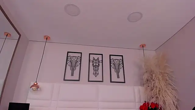 Snapshot of Rebeca_jones chatting on 12/20/25, 12:01 Rebeca jones online show from 12/20/25, 12:01