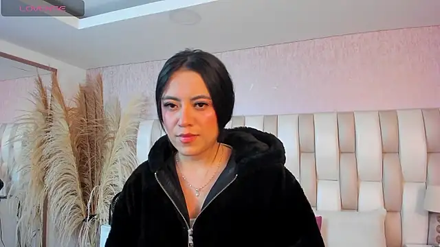 Snapshot of Rebeca_jones chatting on 01/13/26, 12:21 Rebeca jones online show from 01/13/26, 12:21
