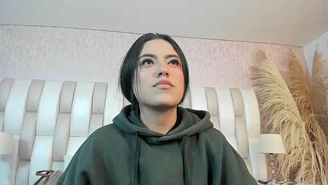 Snapshot of Rebeca_jones chatting on 04/07/26, 12:05 Rebeca jones online show from 04/07/26, 12:05