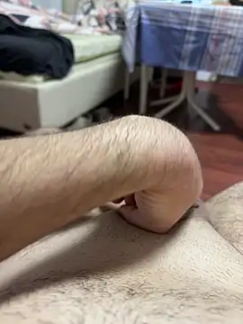 Snapshot of strange6696 chatting on 11/05/25, 01:33 strange6696 online show from 11/05/25, 01:33