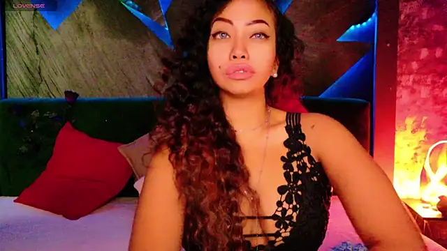 Snapshot of ElyaQuinn chatting on 11/25/25, 07:30 ElyaQuinn online show from 11/25/25, 07:30