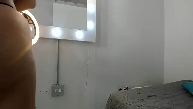 Snapshot of SEXXYLATINCOUPLE1 chatting on 11/28/25, 10:18 SEXXYLATINCOUPLE1 online show from 11/28/25, 10:18