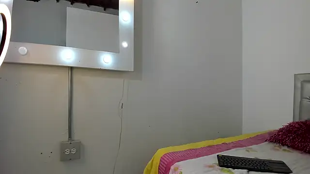 Snapshot of SEXXYLATINCOUPLE1 chatting on 12/04/25, 10:13 SEXXYLATINCOUPLE1 online show from 12/04/25, 10:13