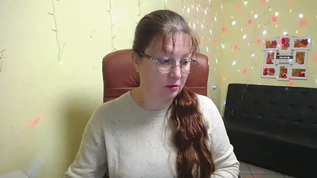 VanessaHotts online show from 11/17/25, 05:57