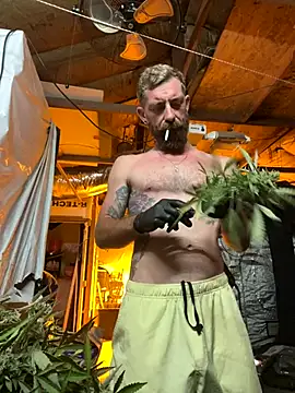 mandjpuff2 online show from 09/25/25, 06:28