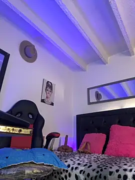 Snapshot of lonely_shewolf chatting on 11/19/25, 07:36 lonely shewolf online show from 11/19/25, 07:36