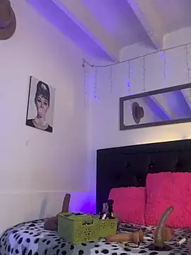 Snapshot of lonely_shewolf chatting on 11/21/25, 05:44 lonely shewolf online show from 11/21/25, 05:44