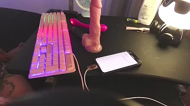 Snapshot of chanell_tattoo chatting on 03/12/25, 09:24 chanell tattoo online show from 03/12/25, 09:24