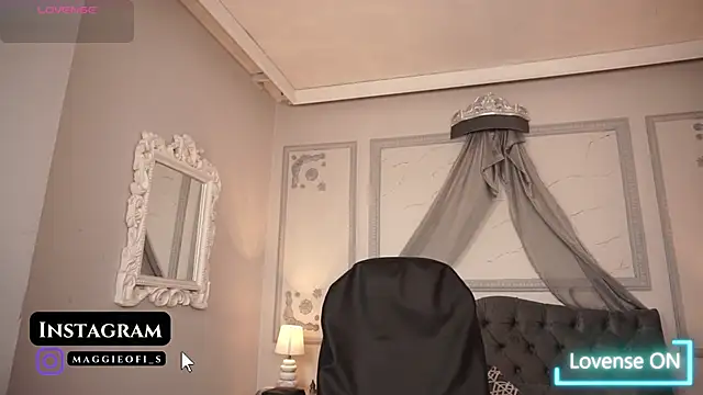 Snapshot of maggietime chatting on 09/10/25, 08:53 maggietime online show from 09/10/25, 08:53