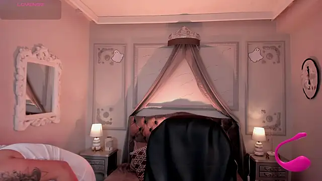 Snapshot of maggietime chatting on 10/22/25, 09:03 maggietime online show from 10/22/25, 09:03