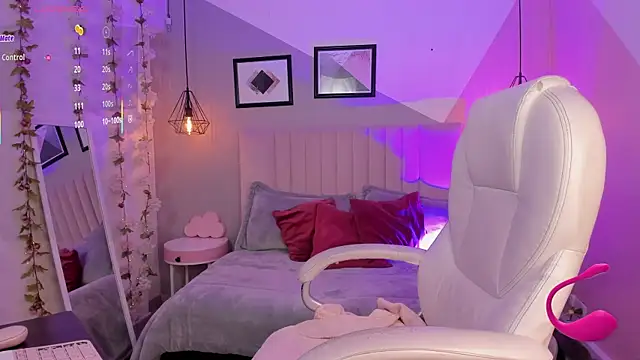 Snapshot of maggietime chatting on 12/15/25, 04:22 maggietime online show from 12/15/25, 04:22