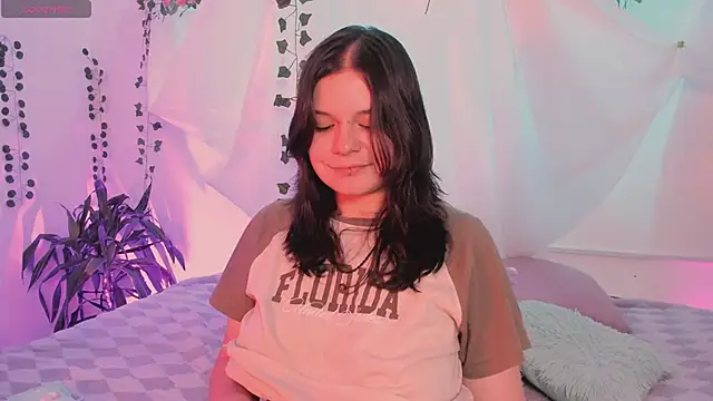 Snapshot of Mey_moon chatting on 01/16/26, 04:05 Mey moon online show from 01/16/26, 04:05