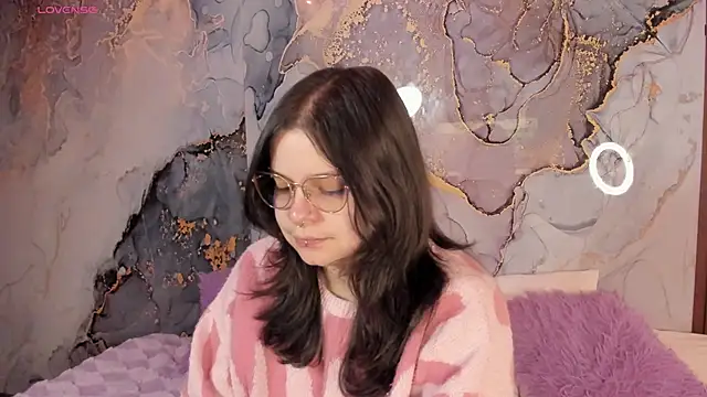 Snapshot of Mey_moon chatting on 02/20/26, 04:09 Mey moon online show from 02/20/26, 04:09