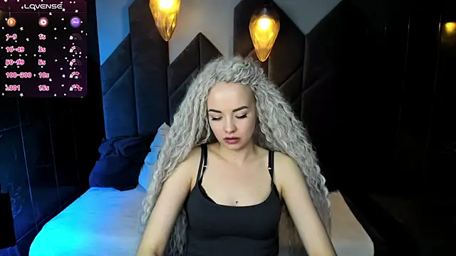 StephanieSweety online show from 03/18/25, 04:48