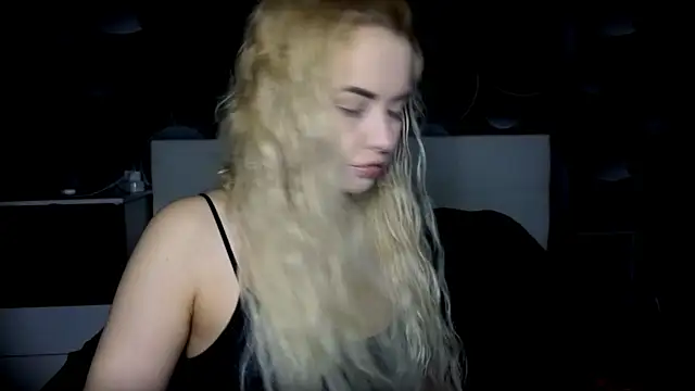 StephanieSweety online show from 11/21/25, 09:30