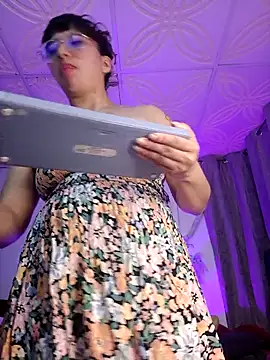 Snapshot of Piafisher1 chatting on 09/30/25, 01:10 Piafisher1 online show from 09/30/25, 01:10