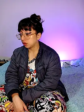 Snapshot of Piafisher1 chatting on 11/27/25, 01:18 Piafisher1 online show from 11/27/25, 01:18