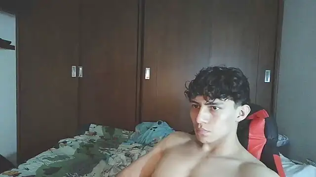 Snapshot of aresholland chatting on 10/06/25, 03:59 aresholland online show from 10/06/25, 03:59