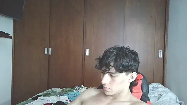 Snapshot of aresholland chatting on 10/13/25, 08:09 aresholland online show from 10/13/25, 08:09