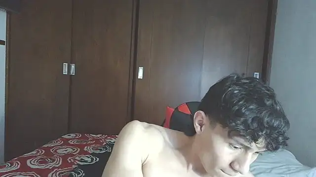 Snapshot of aresholland chatting on 10/26/25, 11:42 aresholland online show from 10/26/25, 11:42