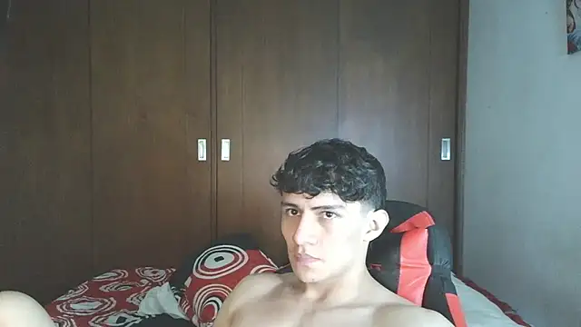 Snapshot of aresholland chatting on 11/15/25, 03:26 aresholland online show from 11/15/25, 03:26