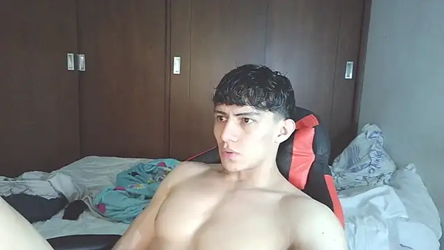 Snapshot of aresholland chatting on 11/17/25, 02:17 aresholland online show from 11/17/25, 02:17