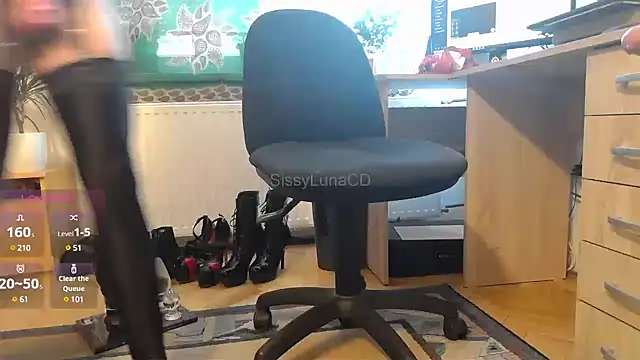 Snapshot of SissyLunaCD chatting on 01/27/25, 08:40 SissyLunaCD online show from 01/27/25, 08:40