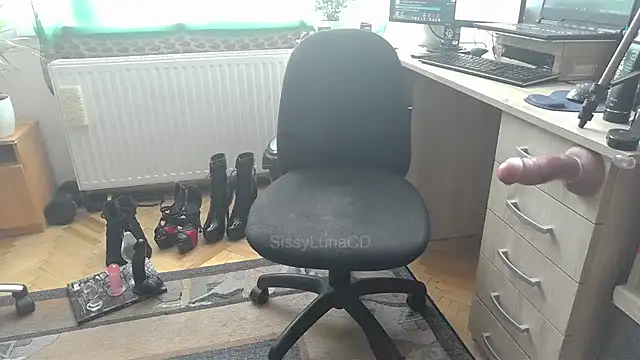 Snapshot of SissyLunaCD chatting on 01/31/25, 09:48 SissyLunaCD online show from 01/31/25, 09:48